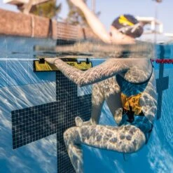 FINIS Backstroke Wedge 23 FINIS Backstroke Wedge -Swim Equipment Shop lifestyle 2