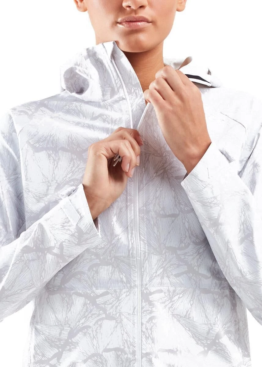 2XU Women's Ghost Jacket - Butterfly Effect White 3 2XU Women's Ghost Jacket - Butterfly Effect White - Image 2